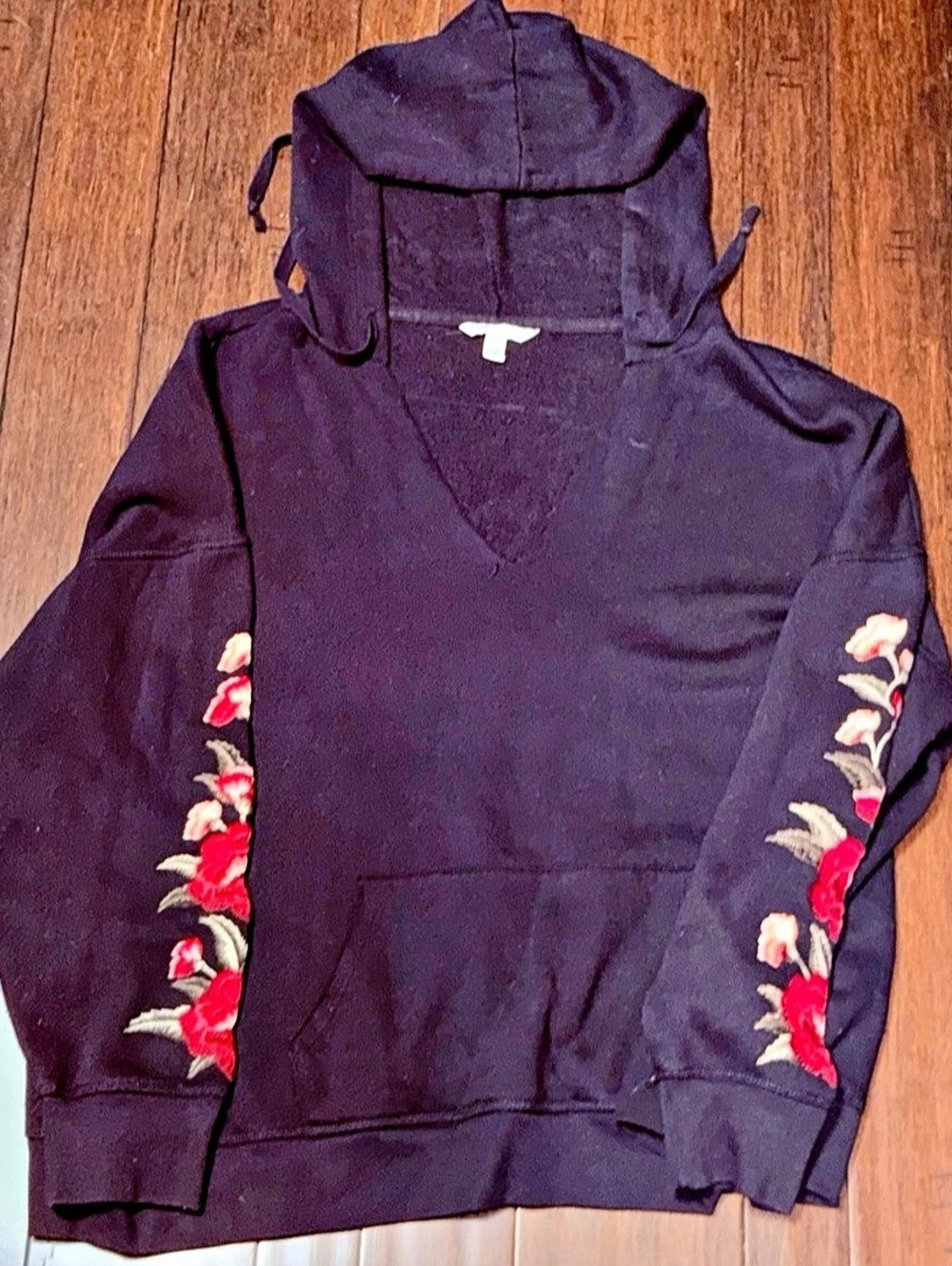 American Eagle Outfitters Floral Embroidered Hoodie in Black XXL Like New